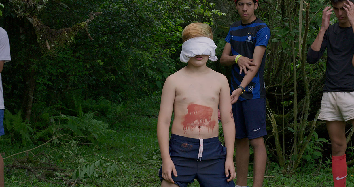 A propósito de “La hermandad”. El cine como espejo donde mirarnos y ad mirarnos.